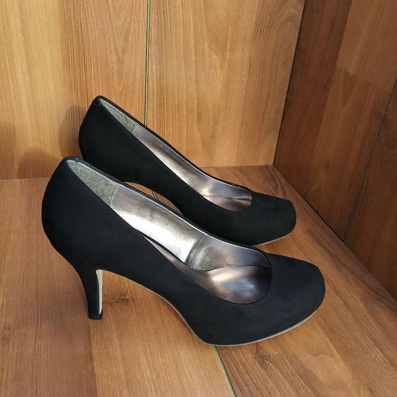 MADDEN GIRL BLACK HIGH HEEL SUEDE PUMPS - Picture 2 of 6